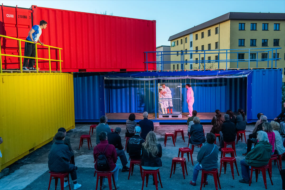 Container-Bühne: Containerbühne für Open-Air (© Stefan Neugebauer)