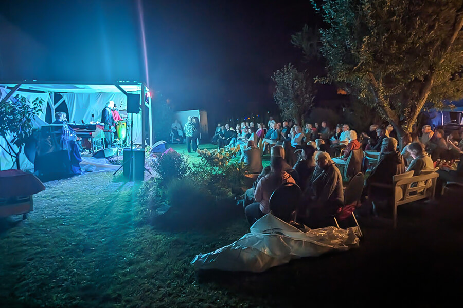 Konzert mit Stefan Gwildis vor der Villa Vollmann